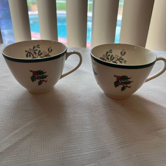 Plummer LTD New York Christmas Tea cup Coffee Cups set of 2 - Picture 2 of 10